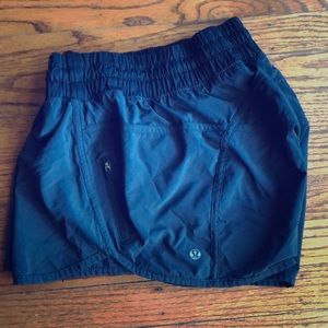 Black tracker shorts